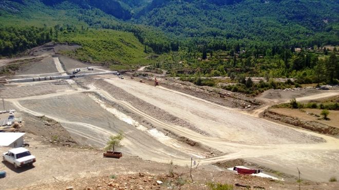 AKBAŞ GÖLETİ 7300 DÖNÜM TARIM ARAZİSİNİ CAZİBELİ SULAYACAK
