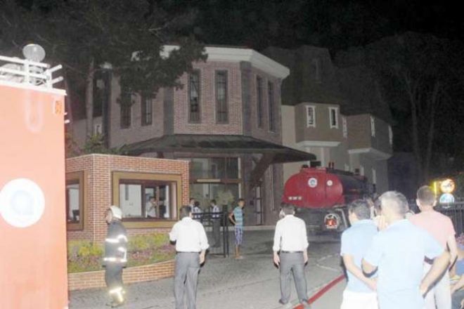 BELEKTE 5 YILDIZLI OTELDE YANGIN