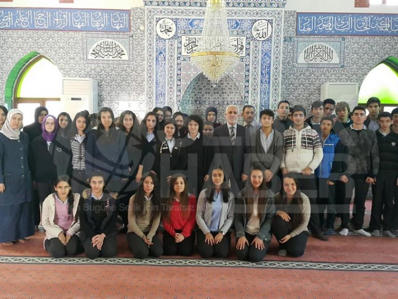 Peygamberimizin Doğumu Hürmetine Eller Semaya Açıldı