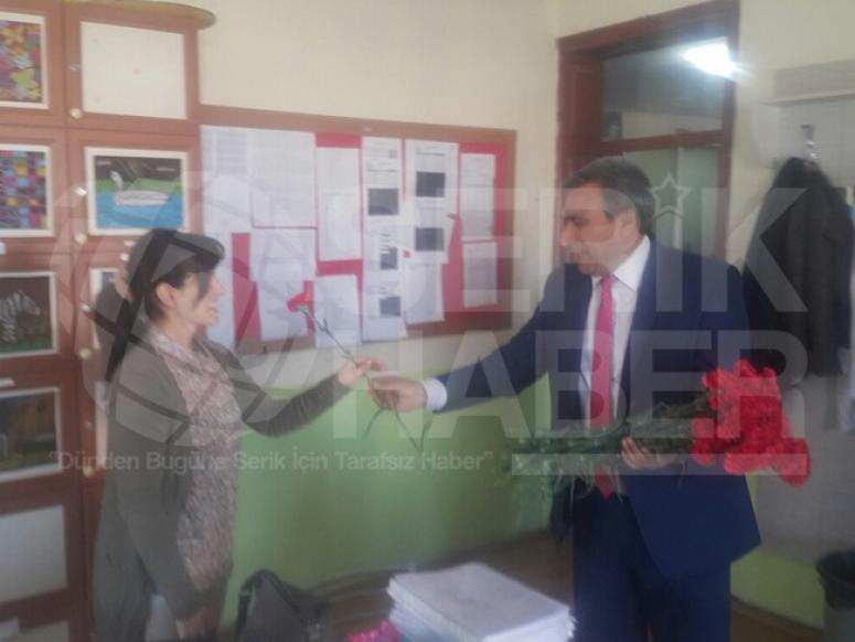 Bankoğlu Ortaokulu’nda Kadınlar Günü Sürprizi