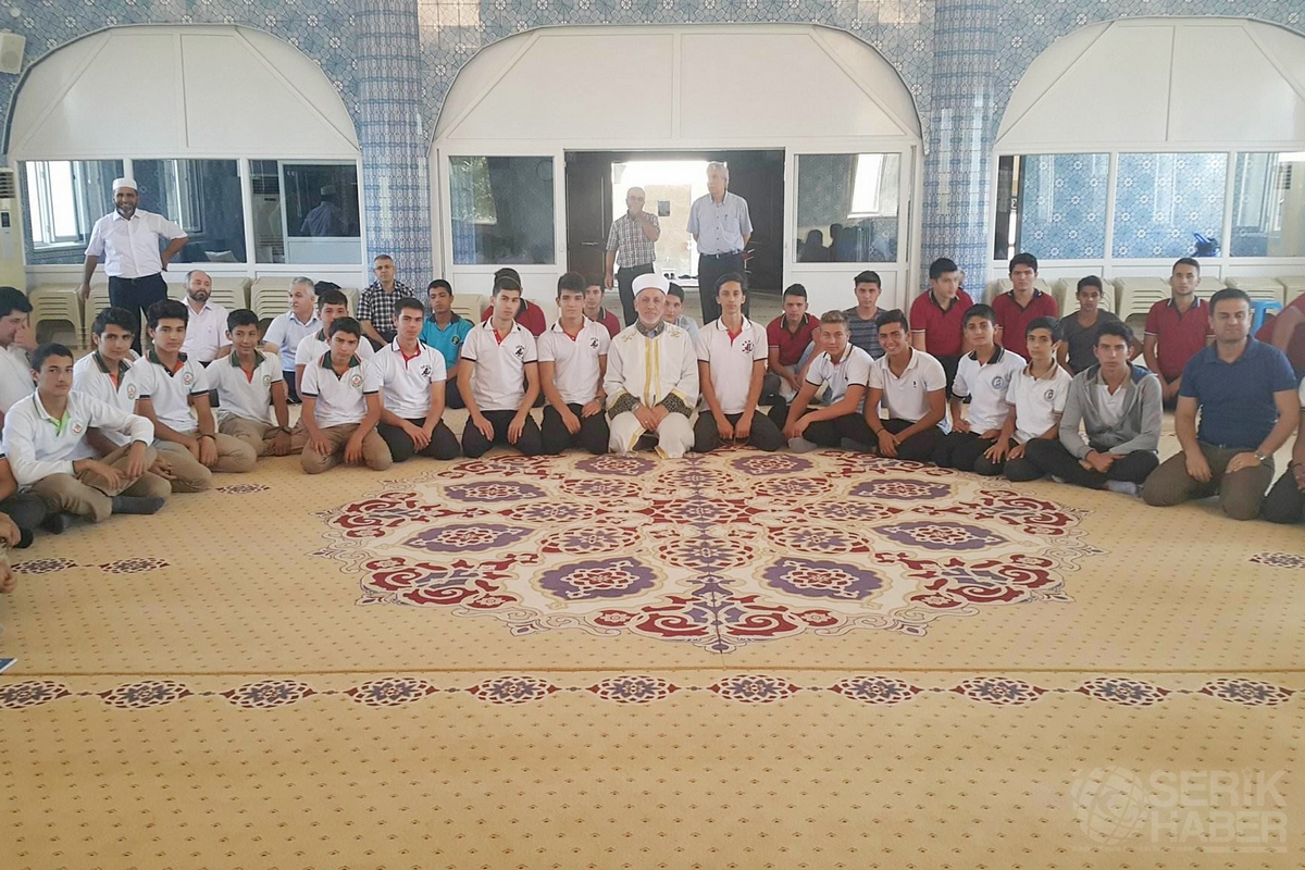Öğrenciler Camide Buluştu