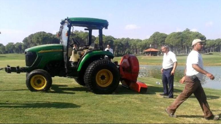 Golf Sahasında Traktör Devrildi 1 Kişi Öldü