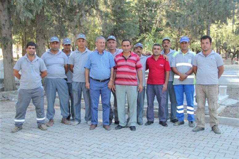 Bayram öncesi mezarlık temizliği