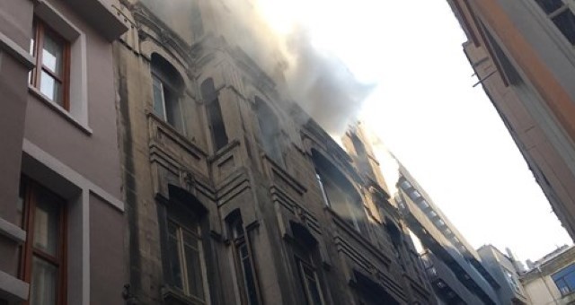 Son dakika... İstanbul'da Yangın: 4 Kişi Hayatını Kaybetti