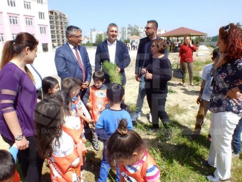 Yeni Okula Minikler Ağaç Dikti