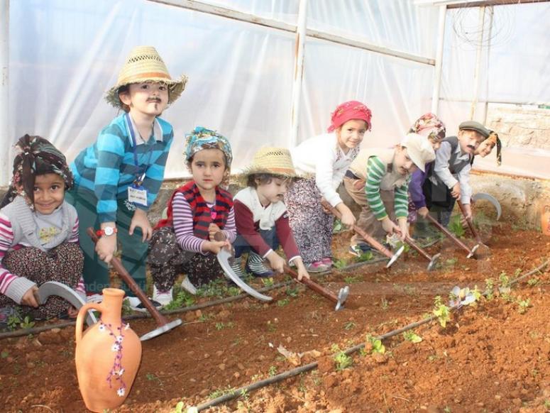 Minik Eller Çiftçilik Yaptı