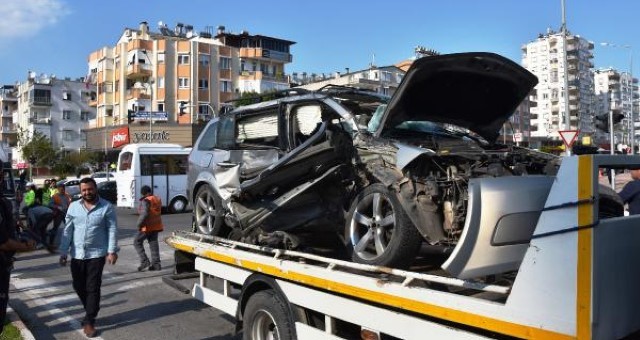 Antalya'da Kaza: 1 Ölü, 3 Yaralı