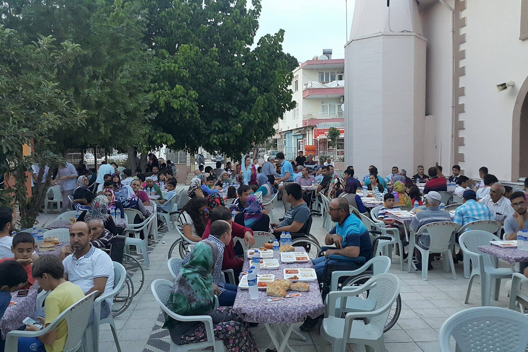 Müftülüğün İftar Sofrasında Engelliler ve Gençler