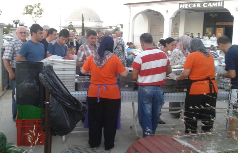 İyilik Sofrası Belek’te Mahalleliyi İftarda Buluşturdu