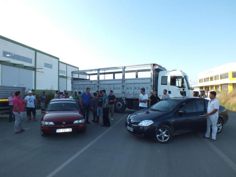 Çandırlı Geçler Yol Keserek İsyanlarını Dile Getirdi