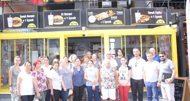 Sokak Hayvanları İçin El Ele