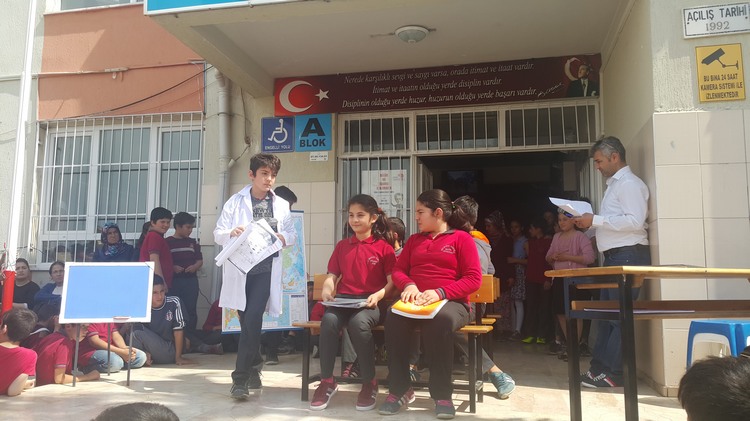 Hacı Mustafa Bankoğlu Ortaokulunda Dünya Tiyatrolar Günü