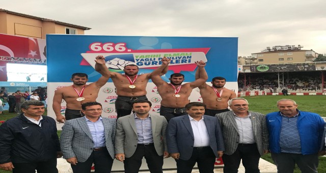 ELMALI’YA SERİKLİ PEHLİVANLAR DAMGA VURDU