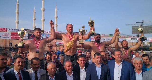 Kumluca’da Başpehlivan Ali Gürbüz Oldu