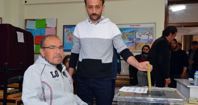 Serik Sandık Başında