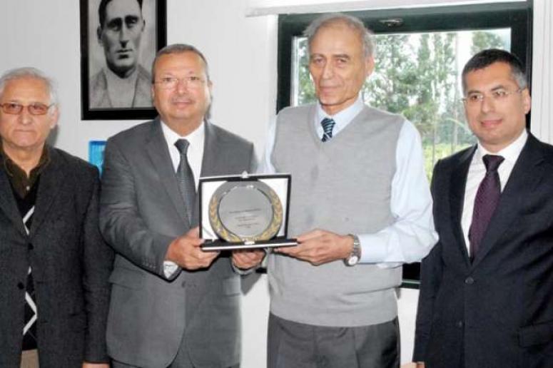 Hayırsever Süral'a Teşekkür Plaketi