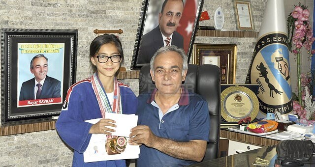 Başkan Savran'dan Hiranur'a Hediye