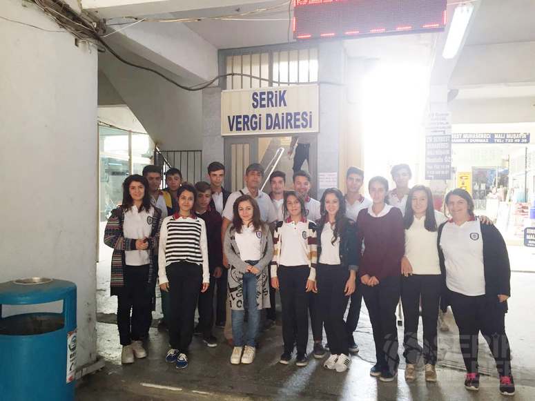 Hasan Güçlü öğrencilerinden vergi dairesi ziyareti