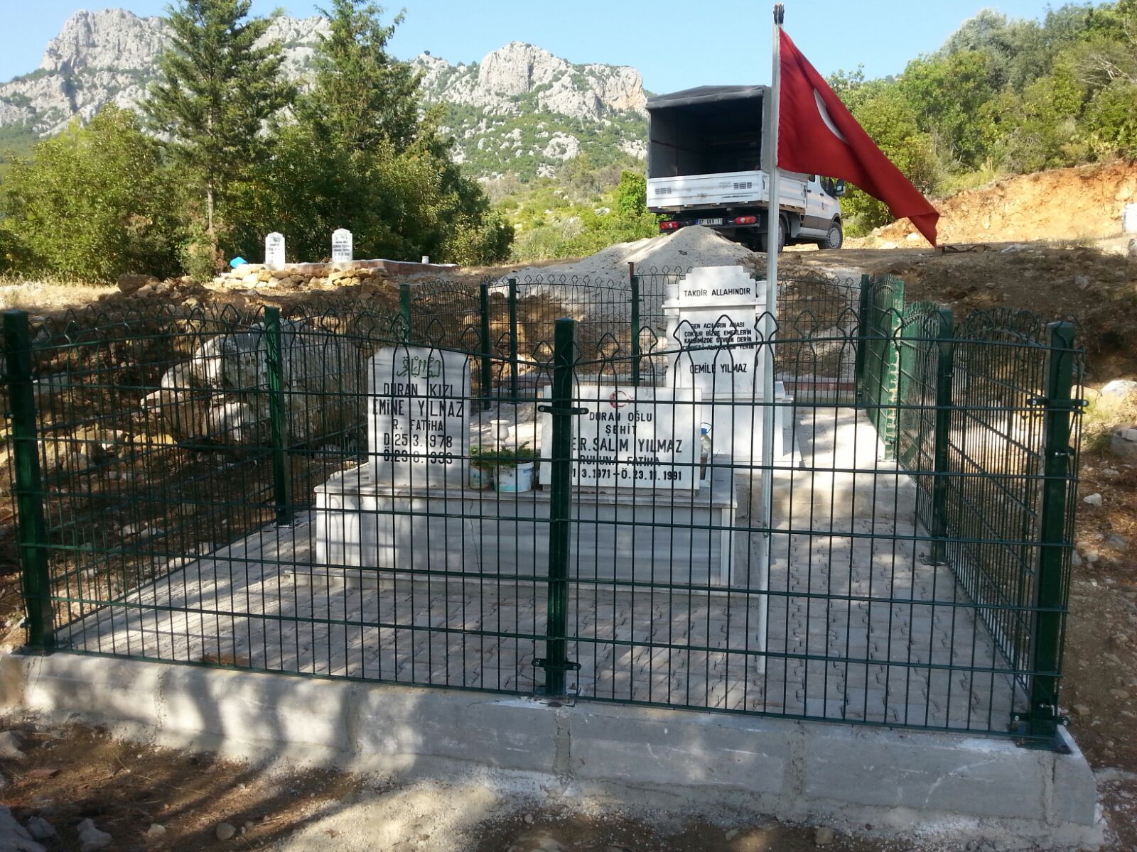 Şehit Salim Yılmaz'ın Mezarlığı Düzenlendi