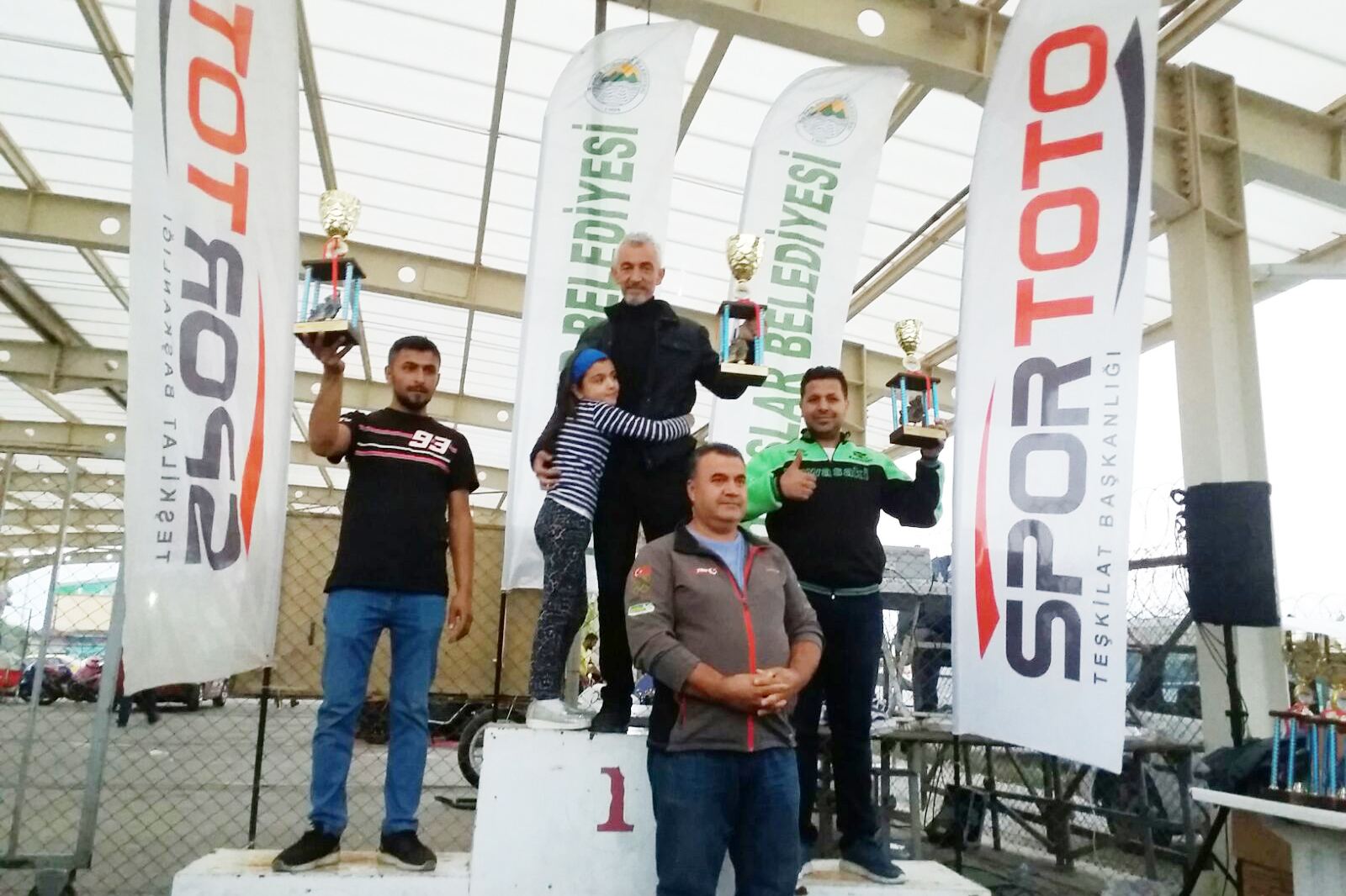Avşar Çifti Motodrag’da toplam 10 kupa aldı