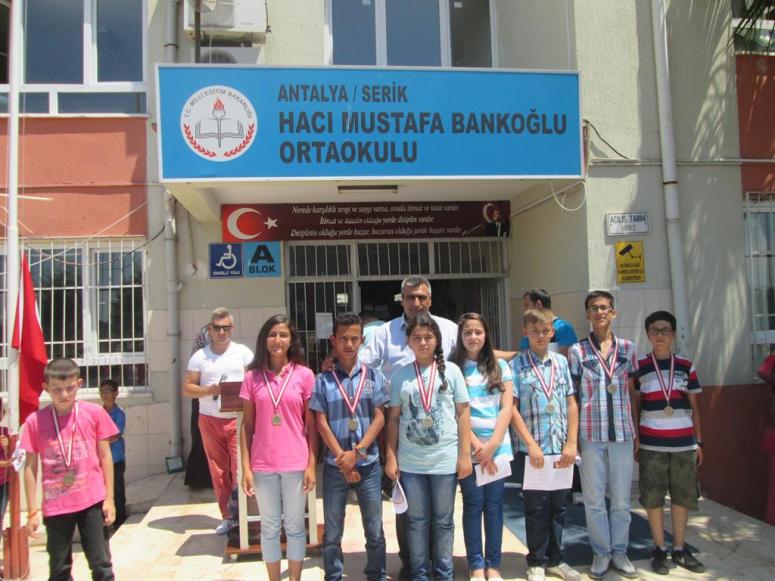 Hacı Mustafa Bankoğlu Ortaokulunda Başarılı Öğrencilere Ödül