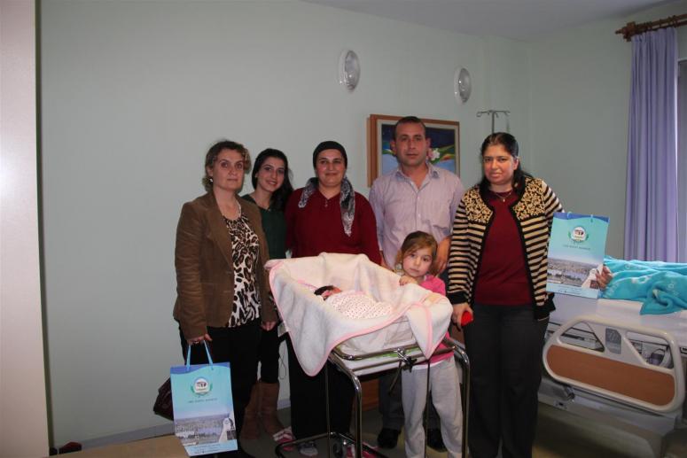 Serik Belediyesi’nden Yeni Doğan Bebekleri Ziyaret 