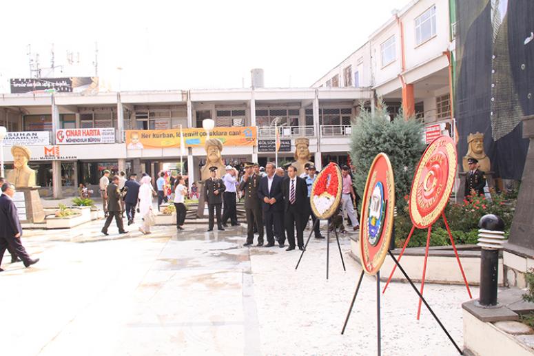 Gaziler Gününde Protokol Güneşe Dayanamadı