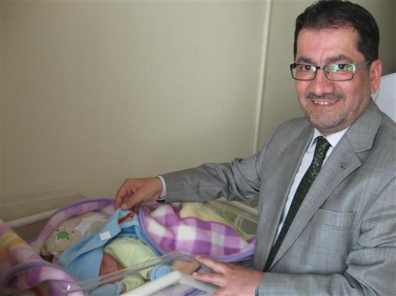 Kutlu Doğum Bebeklerine Altın