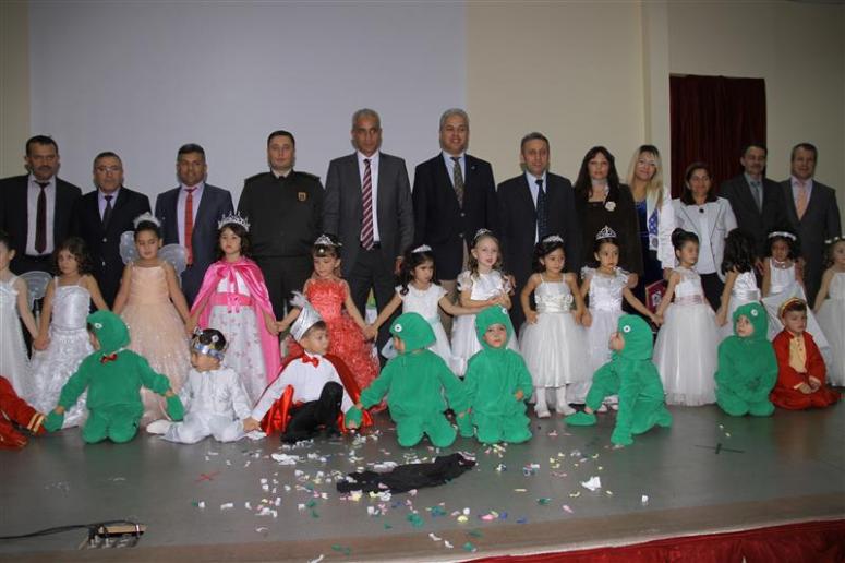 Miniklerden kurbağa Prens Gösterisi