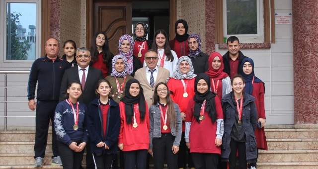 Kaymakam Şimşek Başarılı Öğrencileri Ağırladı