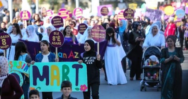 Cumhuriyet Meydanında Kadınlar 'Nafaka Hakkı' İçin Yürüdü