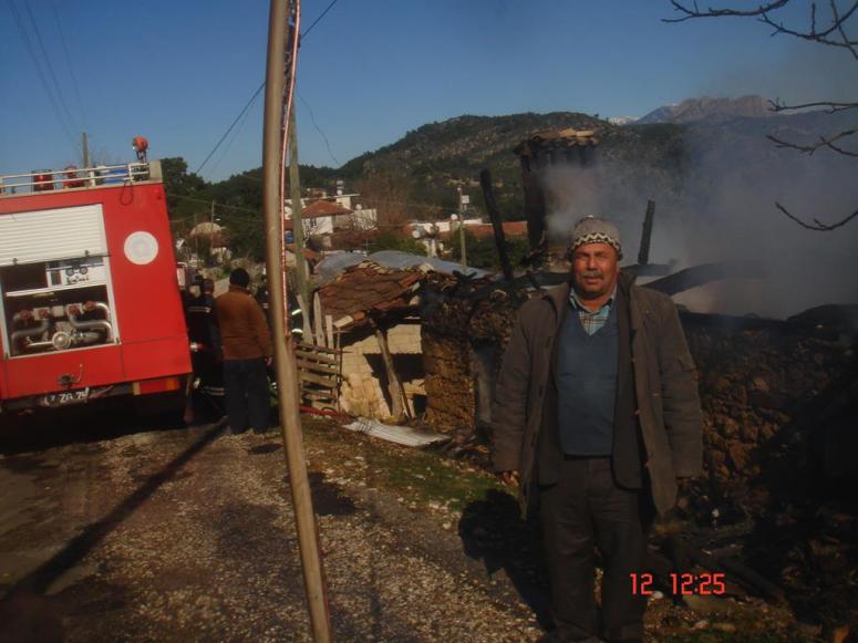 Gebiz’de Ev Yandı Ev Sahibi Şans Eseri Kurtuldu