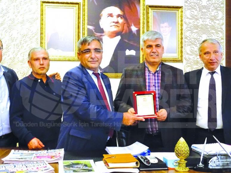 Tekeli Ortaokulu’ndan Başkan Çalık’a Plaket