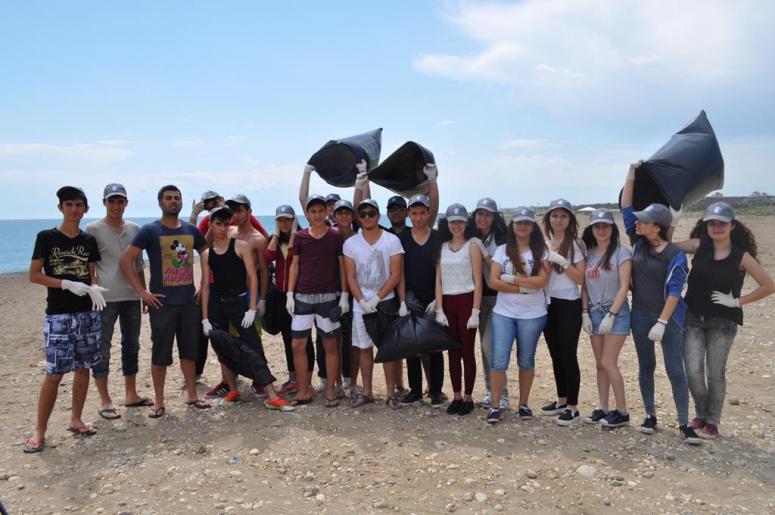 Yükselişli Öğrencilerden Plaj’da Çöp Toplama Etkinliği