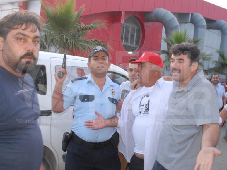 Polis Taraftara Silah Çekti