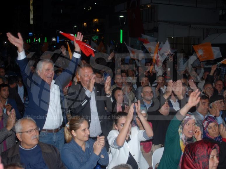 Ak Parti'nin Serik'te Zafer Coşkusu