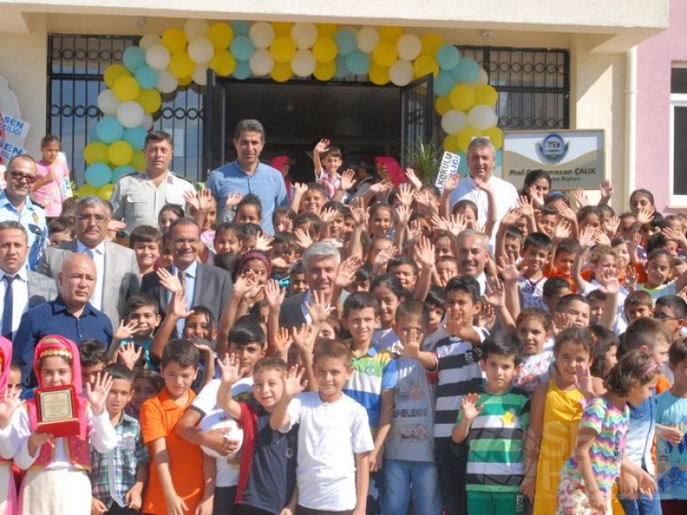 Akçaalan İlkokulu törenle açıldı