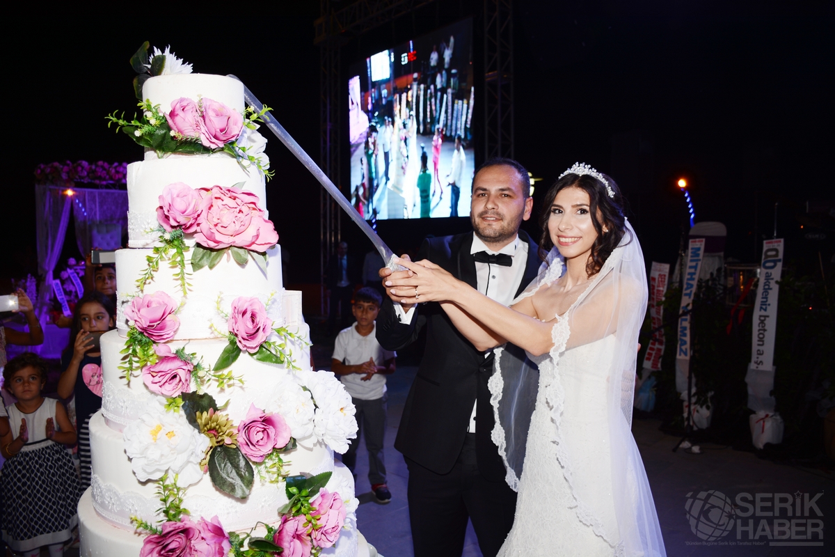 Nilgün Ve Uğur Muhteşem Bir Düğünle Evlendiler