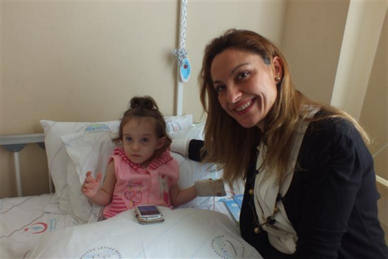 Esra Rüstemoğlu’ndan Hastane Ziyareti
