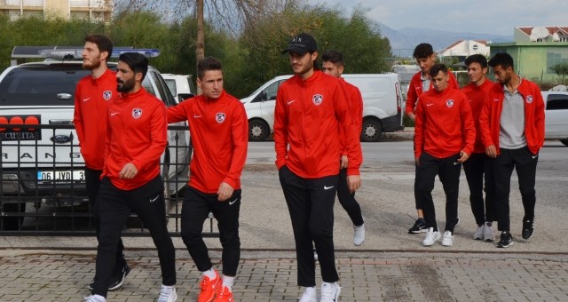 Futbolcular, Dinler Bahçesi'nde Cuma Namazı Kıldı
