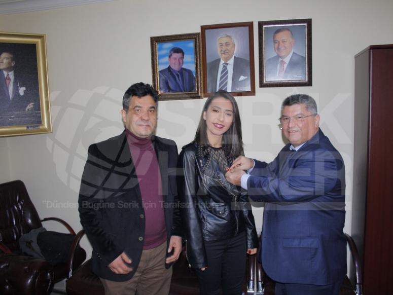 Cesur, Genç Yaza Bedriye Zobu'yu Tebrik Etti