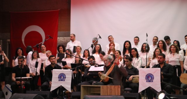 Serküder Türk Halk Müziği Korosu İzleyicileriyle Buluştu