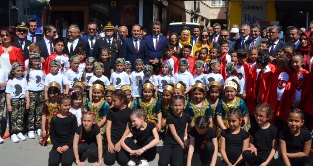 Serik'te 23 Nisan Coşkusu
