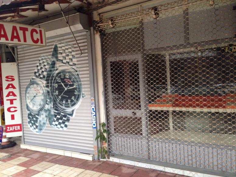 Elektrik Kesintisi Yüzünden Esnaf Kepenk İndirdi