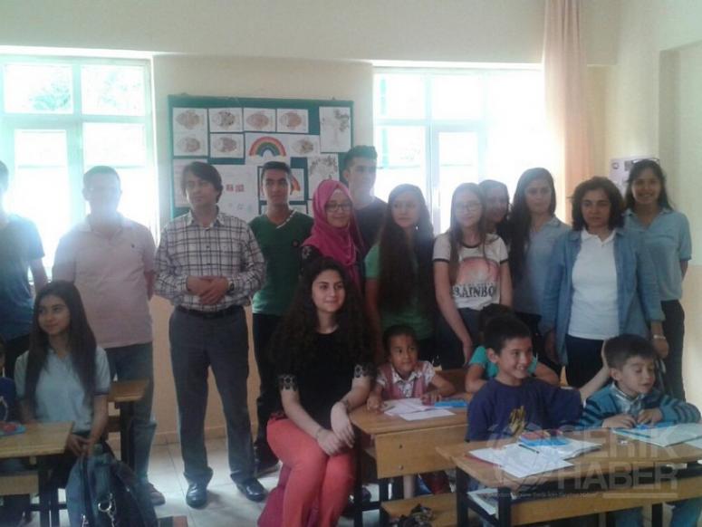 Atatürk Anadolu Lisesi Kitap Bağışında Bulundu
