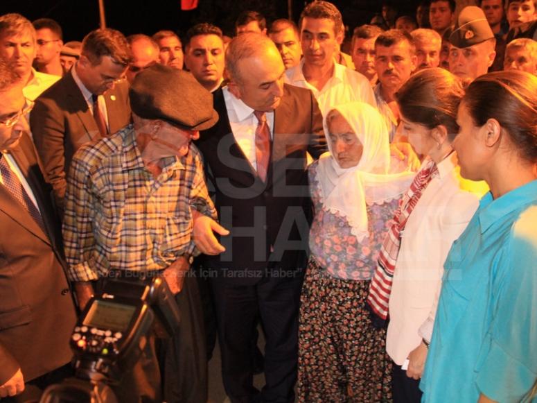 Bakan Çavuşoğlu'ndan Şehit Ailesine Ziyaret