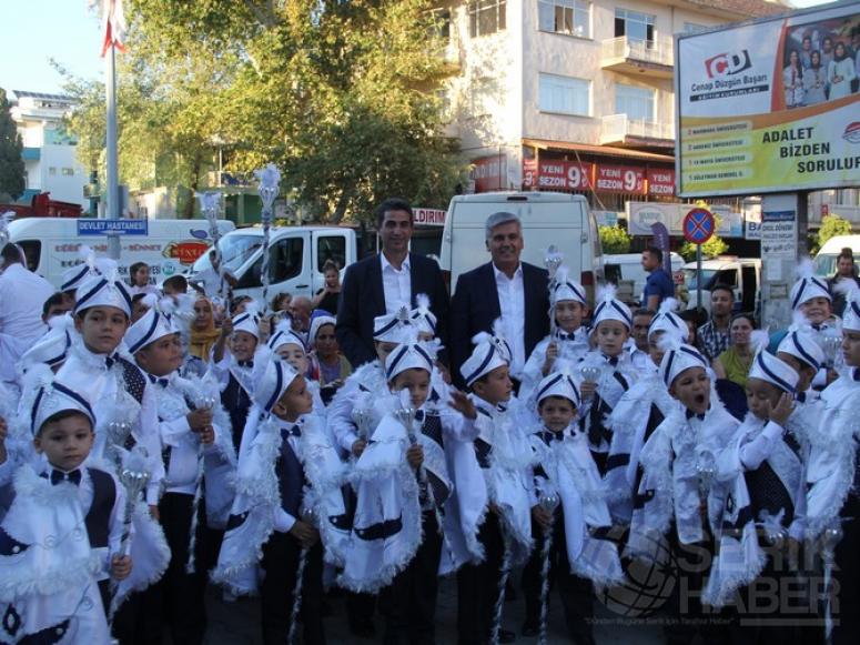 40 çocuk erkekliğe ilk adımı attı