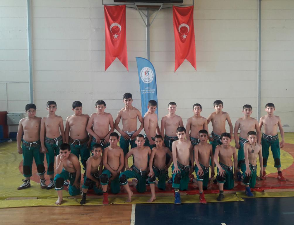 Minik Güreşçilerimiz Uluborlu' dan 2 Madalya ile döndü