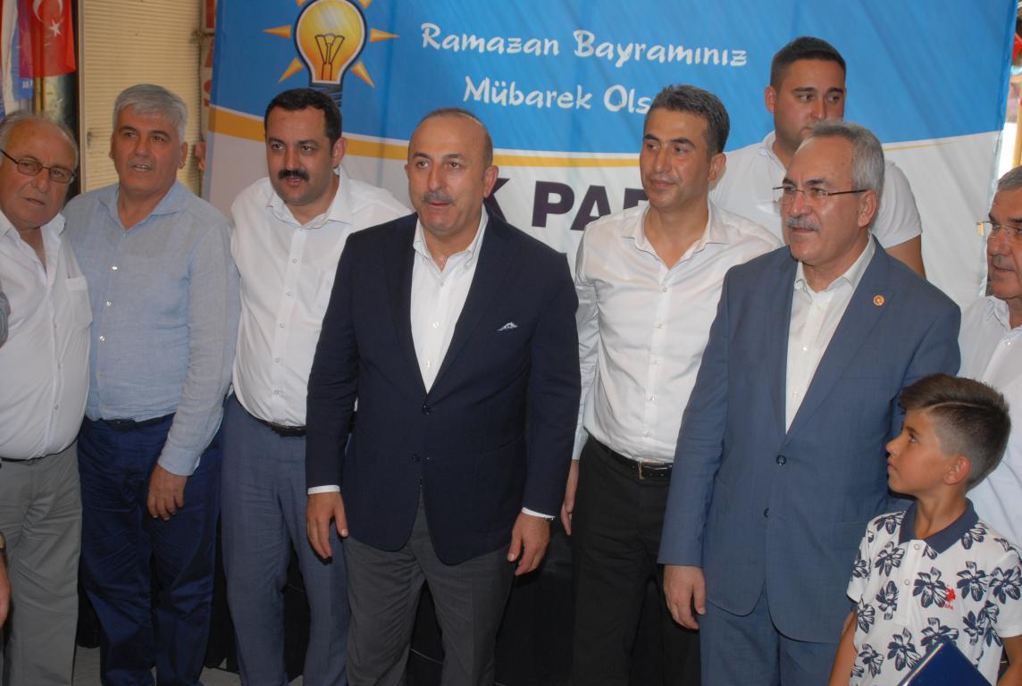 Bakan Çavuşoğlu Serikli Partilileri ile bayramlaştı