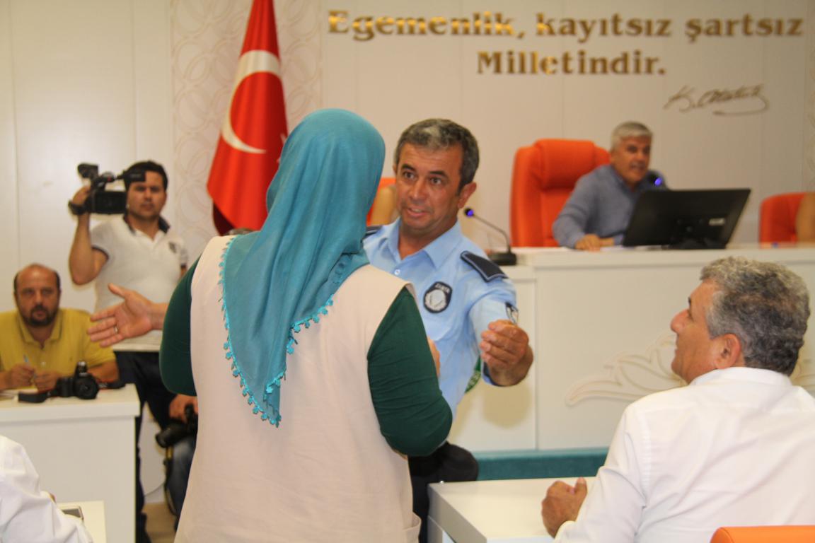 Taşkaya'dan Vatandaşı Meclis'ten Dışarı Çıkarın Talimatı